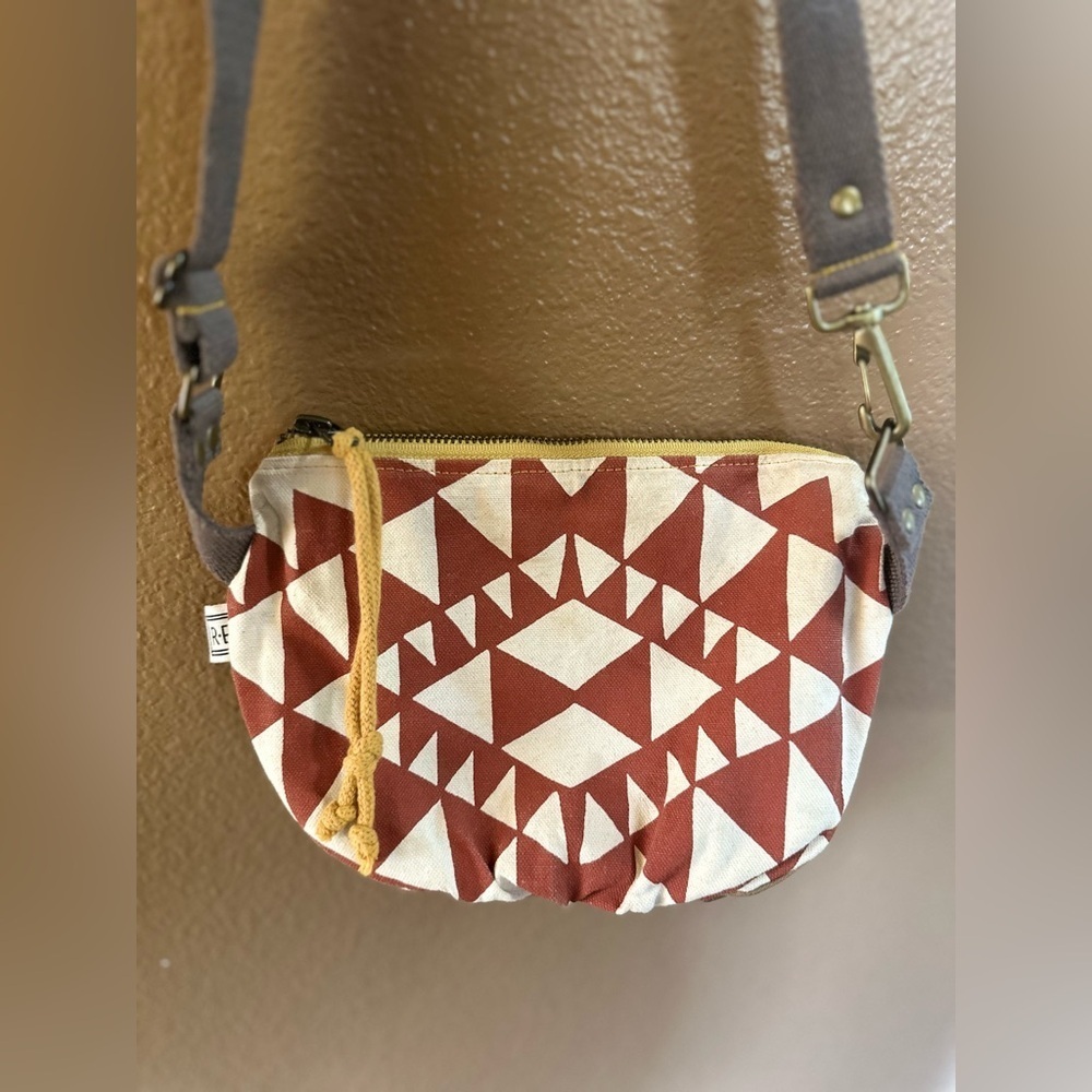 Rachel Elise Geometric Patterned Crossbody Bag Date Purse - Bow Tie Terra Cotta - Picture 4 of 15